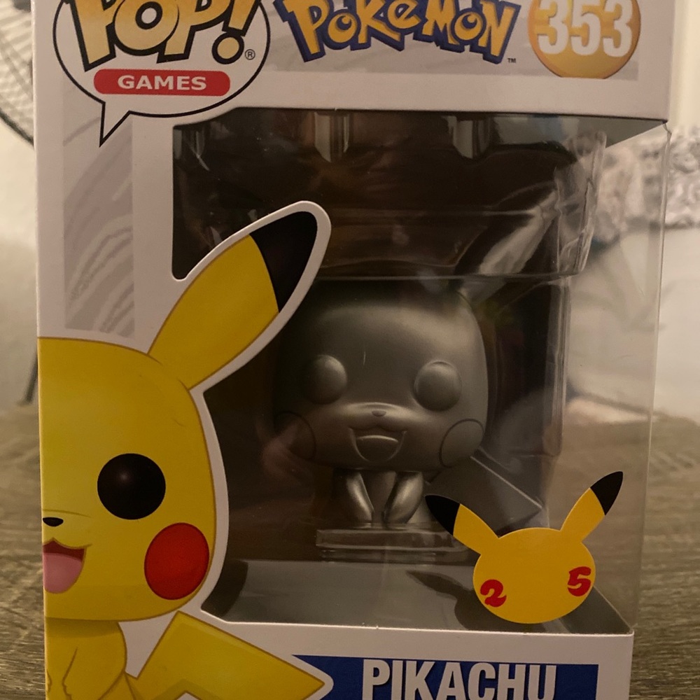 Funko Pop! Metallic PIKACHU #353